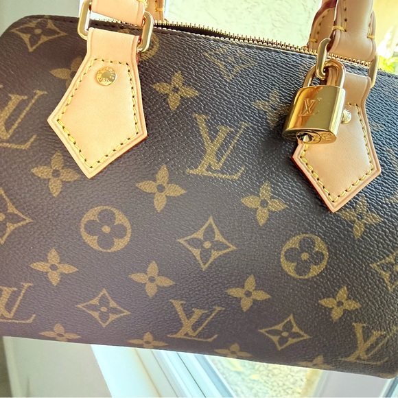 Louis Vuitton Speedy Bandoulière 20 Brown Monogram Handbag - Picture 10 of 13